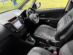 Used 2017 Kia Venga 3 Silver - Interior and Exterior details 13