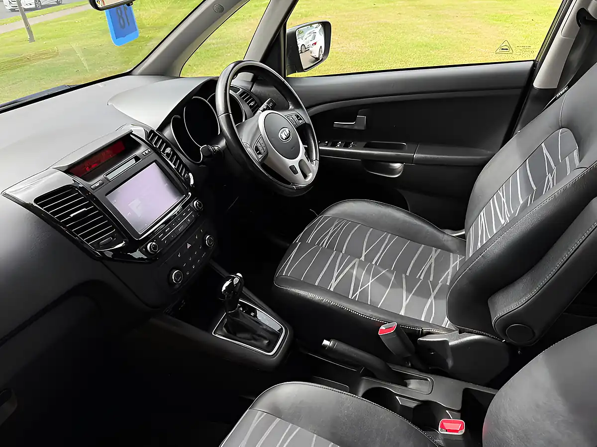 Used 2017 Kia Venga 3 Silver - Interior and Exterior details 13
