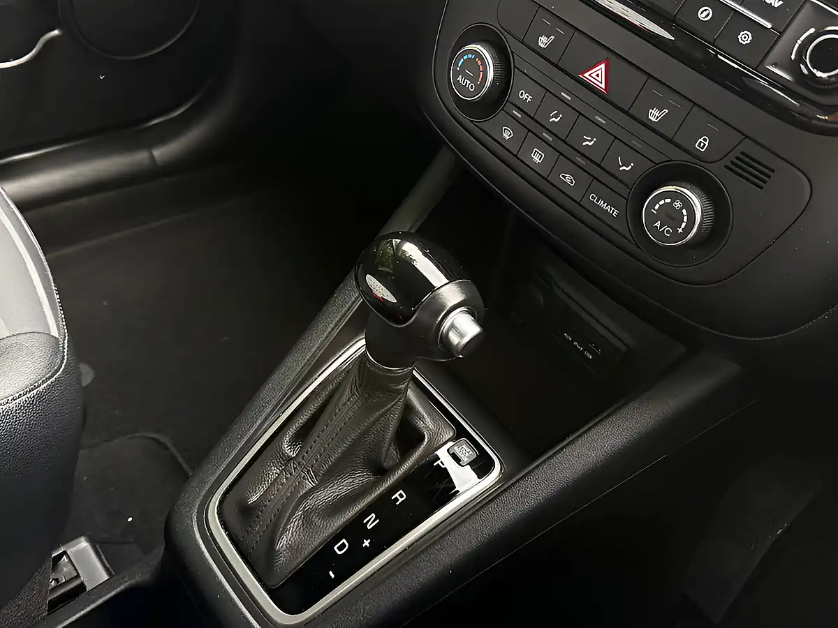 Used 2017 Kia Venga 3 Silver - Interior and Exterior details 14