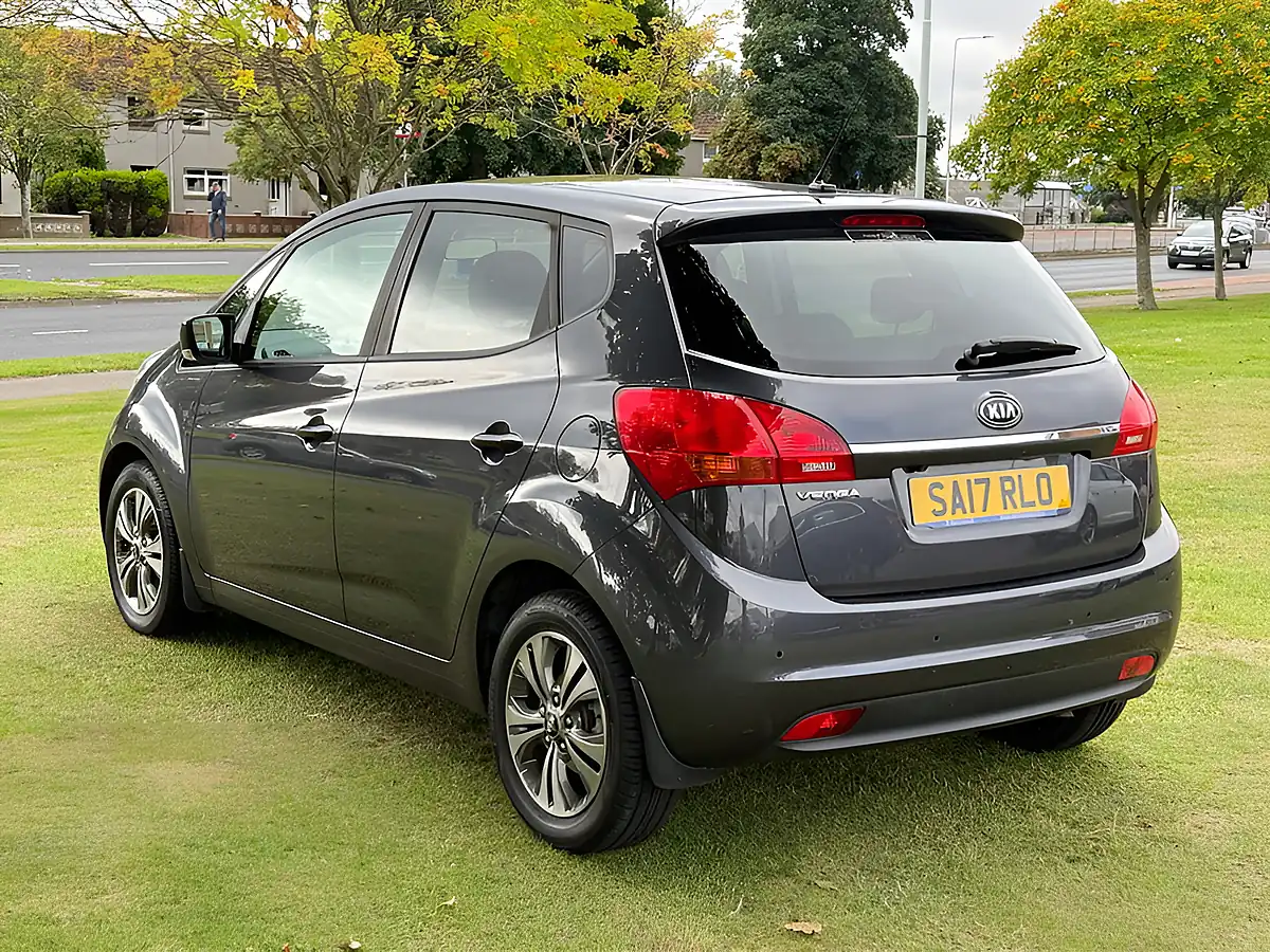 Used 2017 Kia Venga 3 Silver - Interior and Exterior details 4