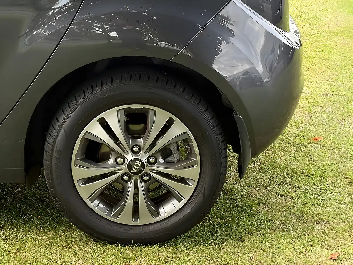 Used 2017 Kia Venga 3 Silver - Interior and Exterior details 9