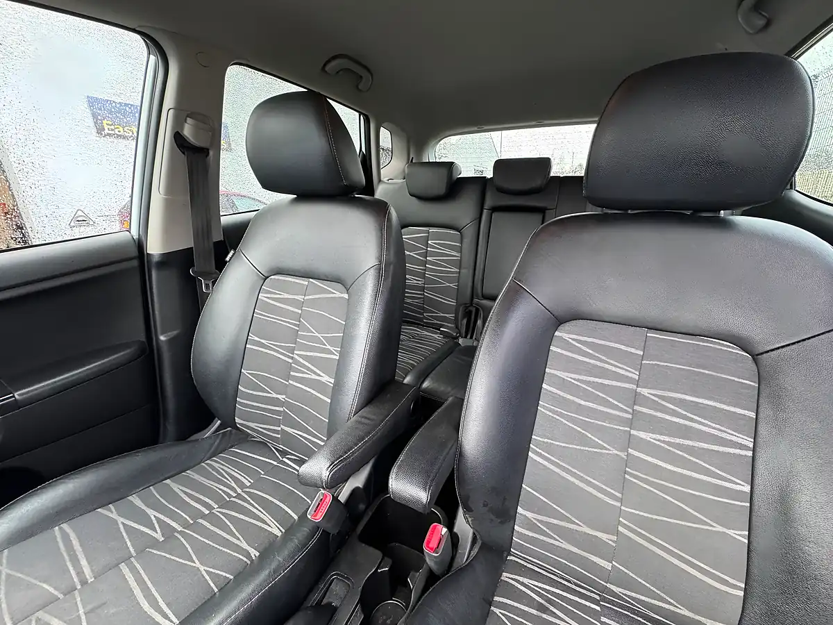 Used 2017 Kia Venga 3 White - Interior and Exterior details 6