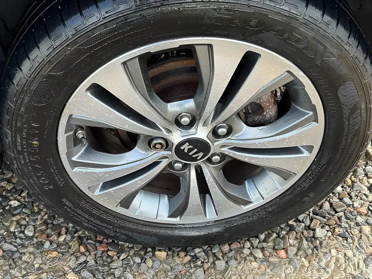Used 2017 Kia Venga 4 Grey - Interior and Exterior details 14
