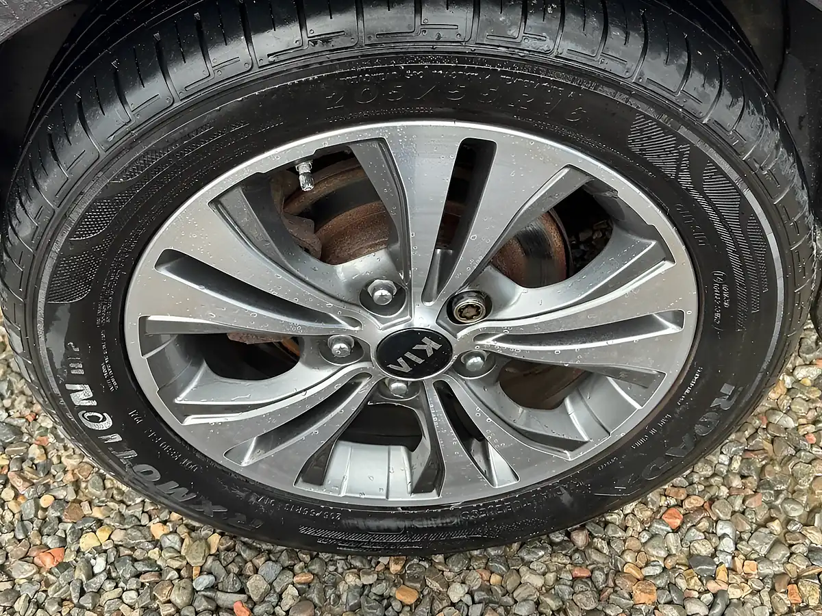 Used 2017 Kia Venga 4 Grey - Interior and Exterior details 15