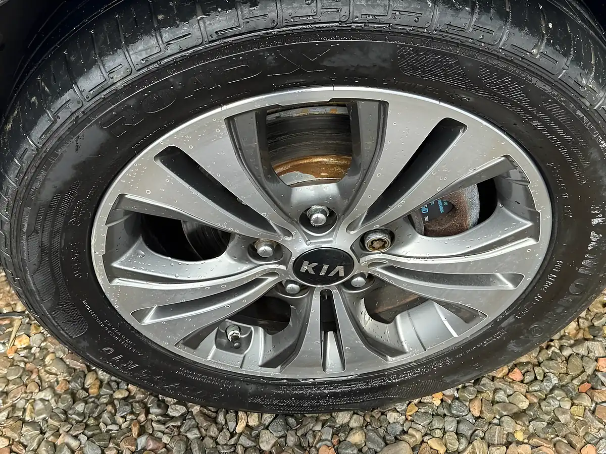 Used 2017 Kia Venga 4 Grey - Interior and Exterior details 16