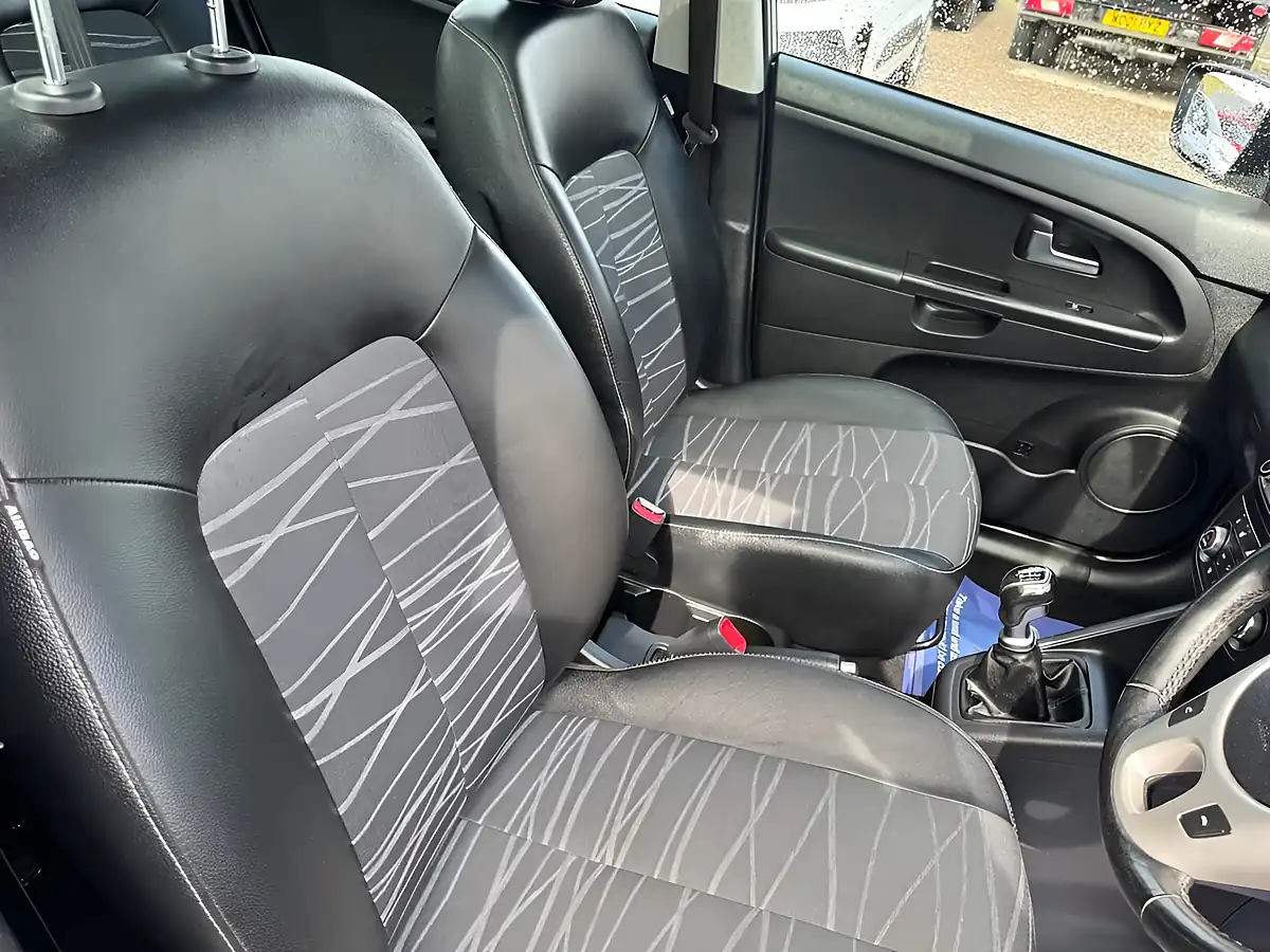 Used 2017 Kia Venga 4 Grey - Interior and Exterior details 18