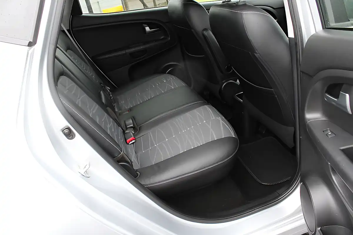 Used 2017 Kia Venga Silver - Interior and Exterior details 11