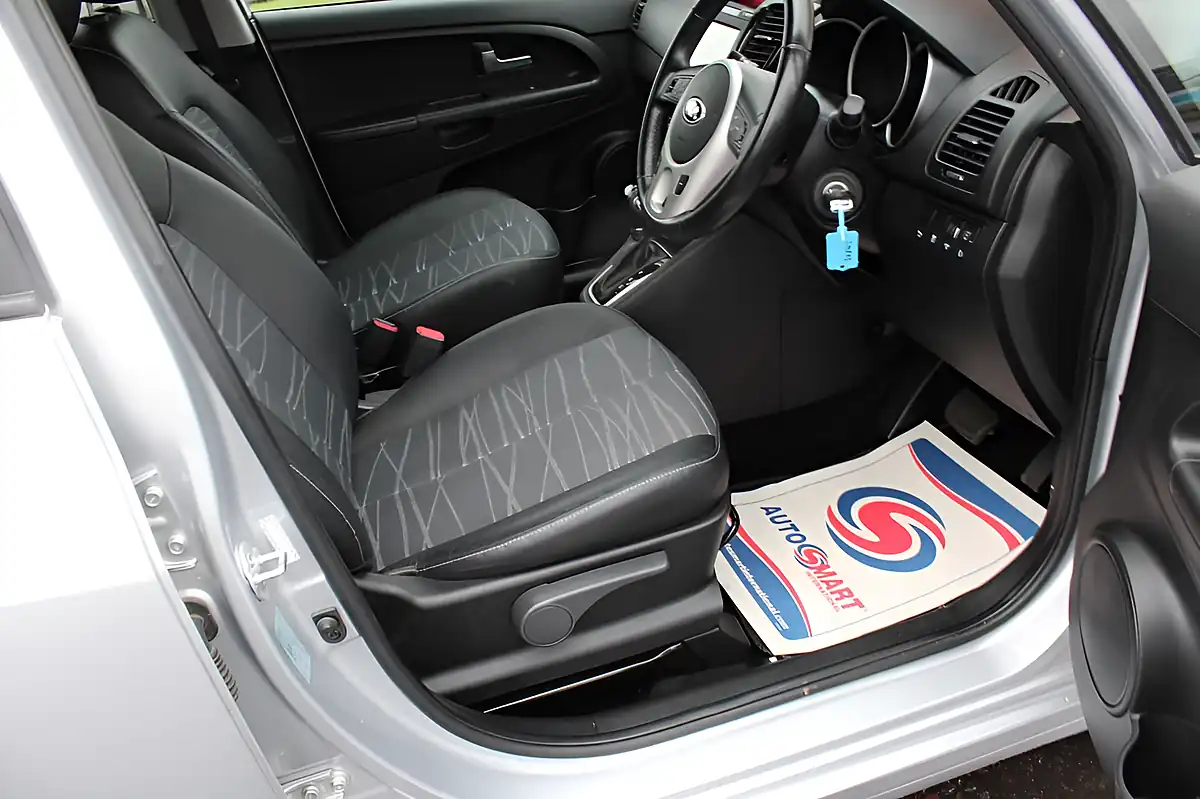 Used 2017 Kia Venga Silver - Interior and Exterior details 12