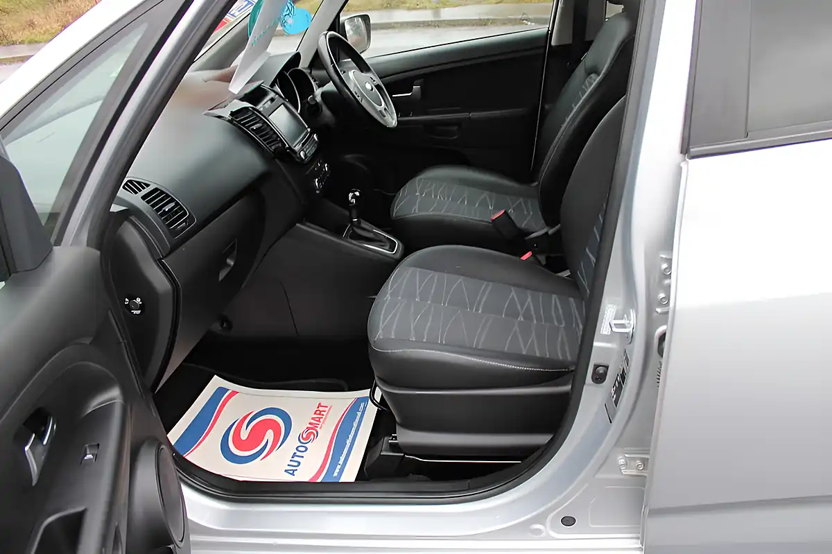Used 2017 Kia Venga Silver - Interior and Exterior details 6