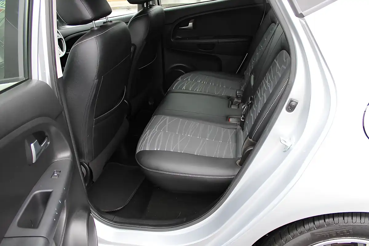 Used 2017 Kia Venga Silver - Interior and Exterior details 7