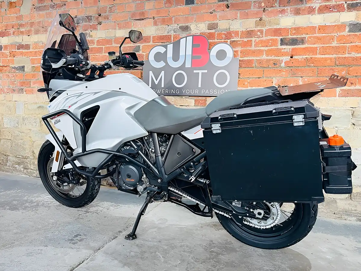 Used 2017 Ktm 1290 Super Adventure T White - Interior and Exterior details 13