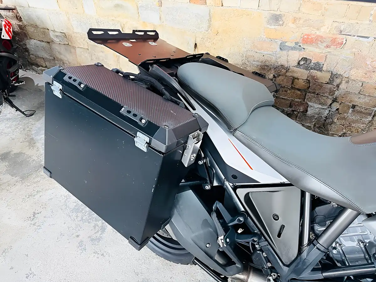 Used 2017 Ktm 1290 Super Adventure T White - Interior and Exterior details 9