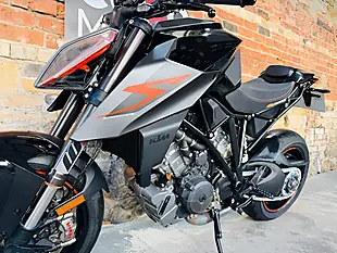 Used 2017 Ktm 1290 Super Duke R Gen 2 Black - Interior and Exterior details 15