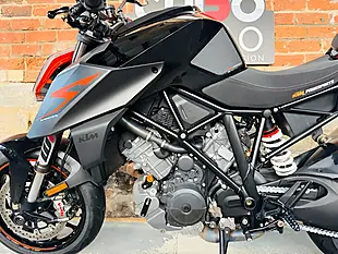 Used 2017 Ktm 1290 Super Duke R Gen 2 Black - Interior and Exterior details 16