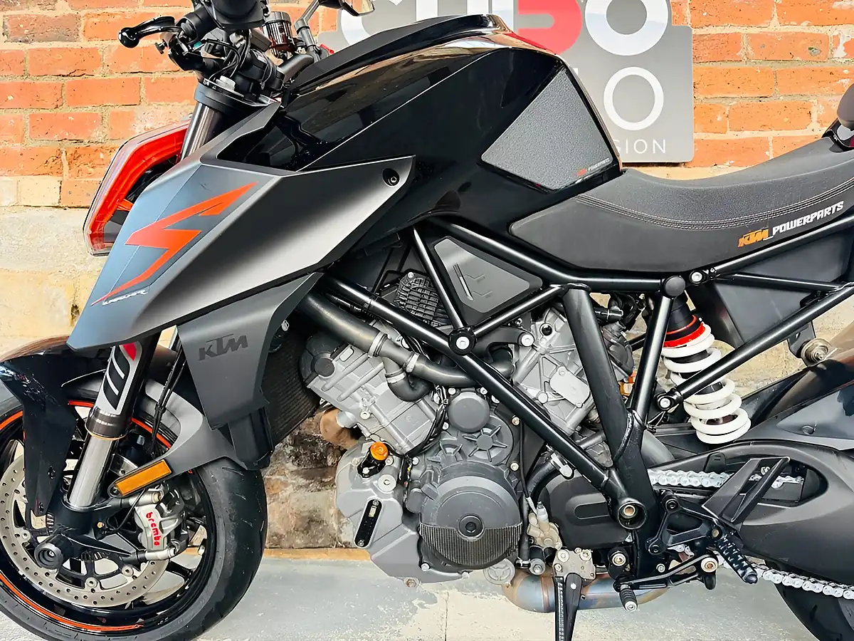 Used 2017 Ktm 1290 Super Duke R Gen 2 Black - Interior and Exterior details 16
