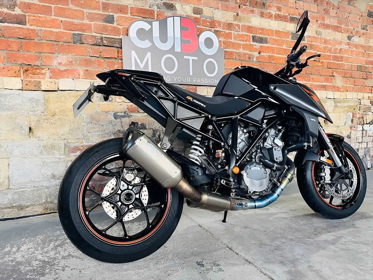 Used 2017 Ktm 1290 Super Duke R Gen 2 Black - Interior and Exterior details 4