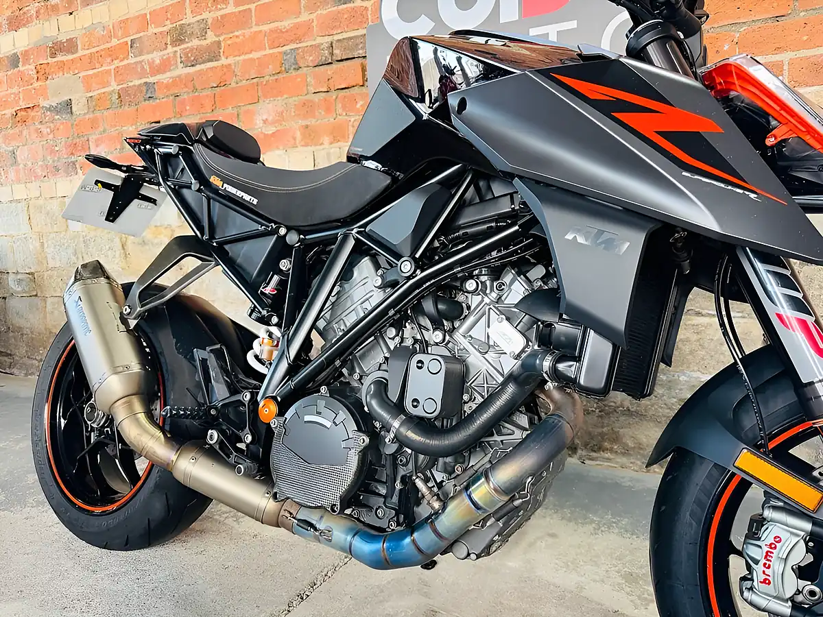 Used 2017 Ktm 1290 Super Duke R Gen 2 Black - Interior and Exterior details 6