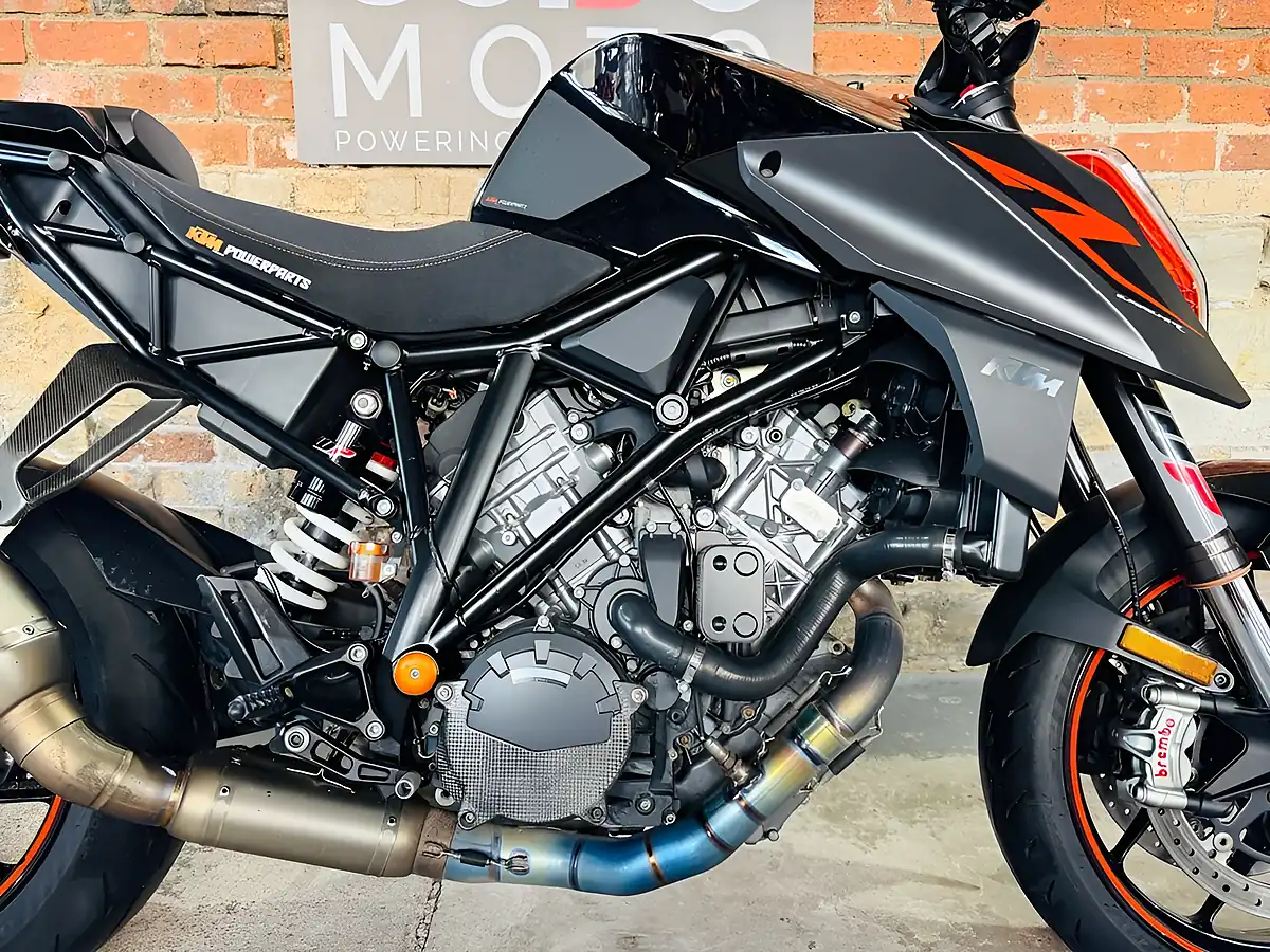Used 2017 Ktm 1290 Super Duke R Gen 2 Black - Interior and Exterior details 7