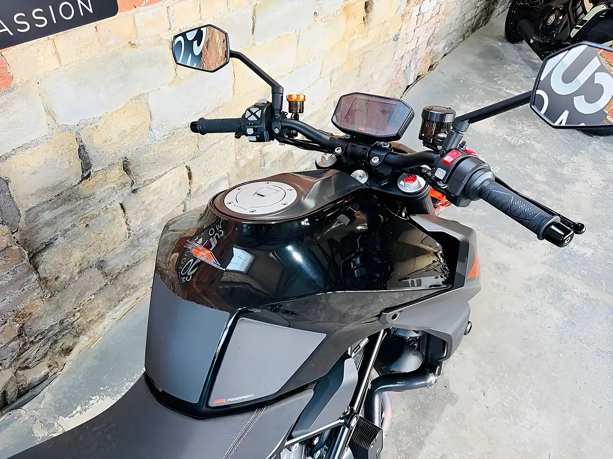 Used 2017 Ktm 1290 Super Duke R Gen 2 Black - Interior and Exterior details 8