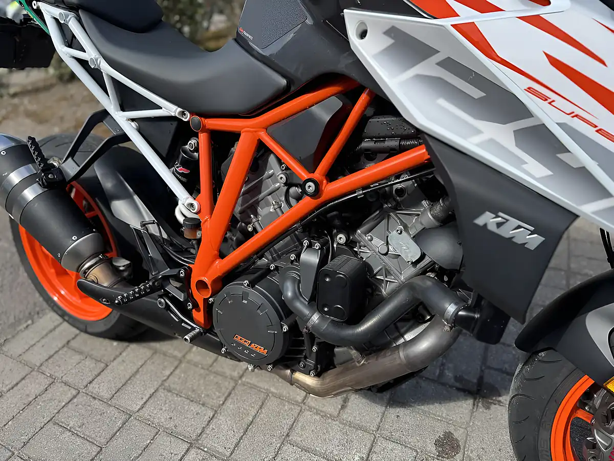 Used 2017 Ktm 1290 Super Duke R - Interior and Exterior details 12