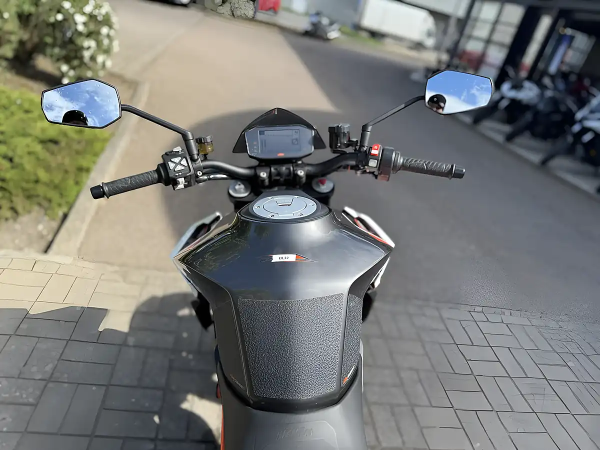 Used 2017 Ktm 1290 Super Duke R - Interior and Exterior details 9
