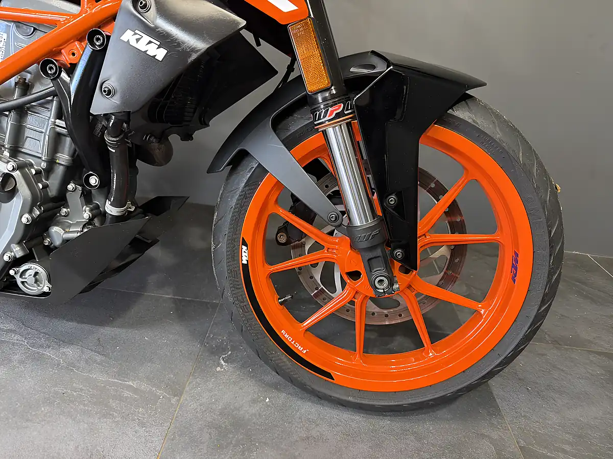 Used 2017 Ktm 390 Duke Orange - Interior and Exterior details 4