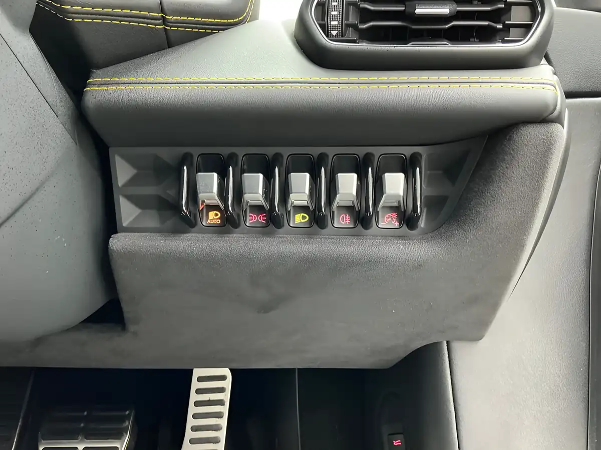 Used 2017 Lamborghini Huracan Coupe Black - Interior and Exterior details 17
