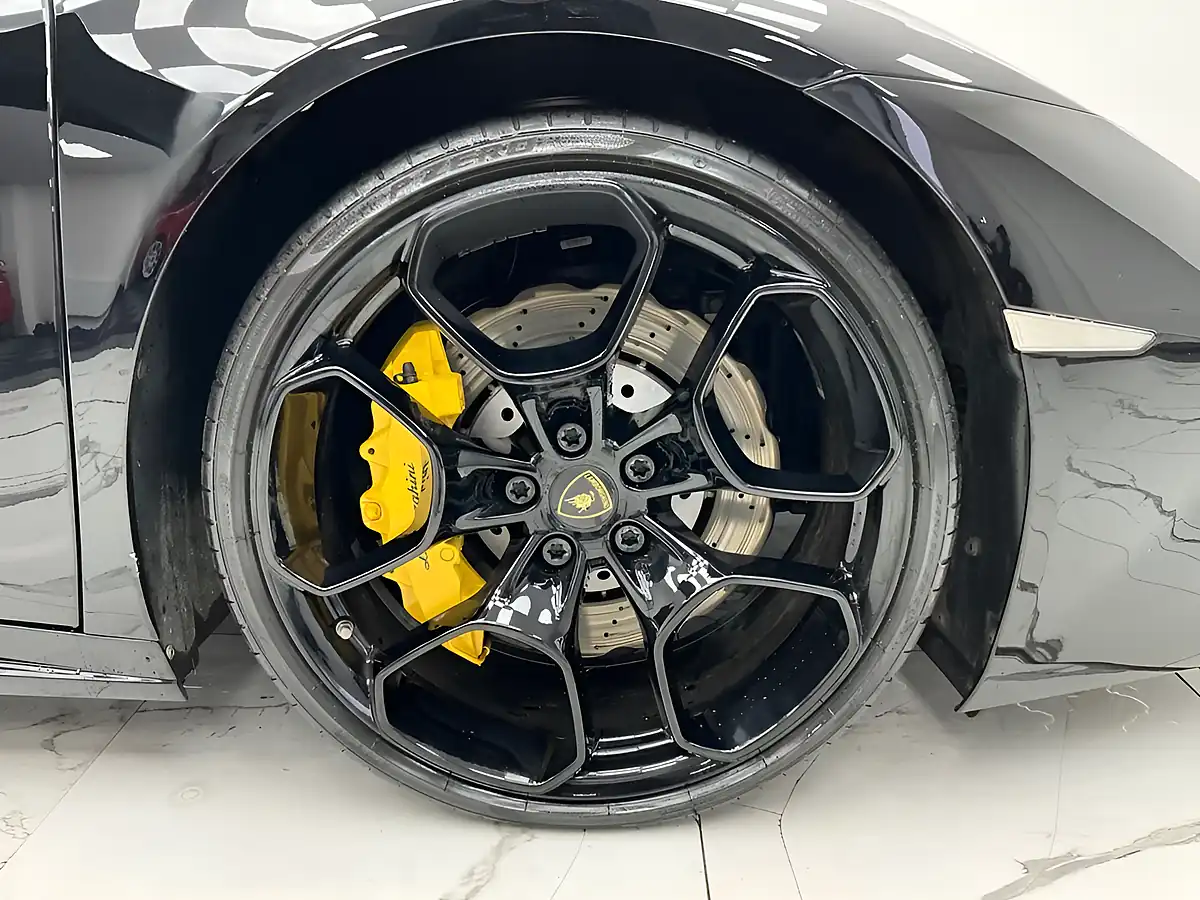 Used 2017 Lamborghini Huracan Coupe Black - Interior and Exterior details 19