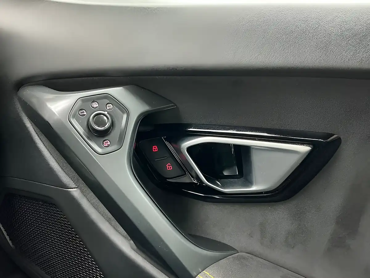 Used 2017 Lamborghini Huracan Coupe Black - Interior and Exterior details 20