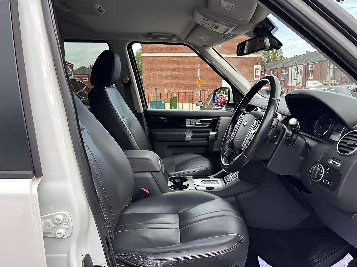 Used 2017 Land Rover Discovery 4 Graphite White - Interior and Exterior details 10