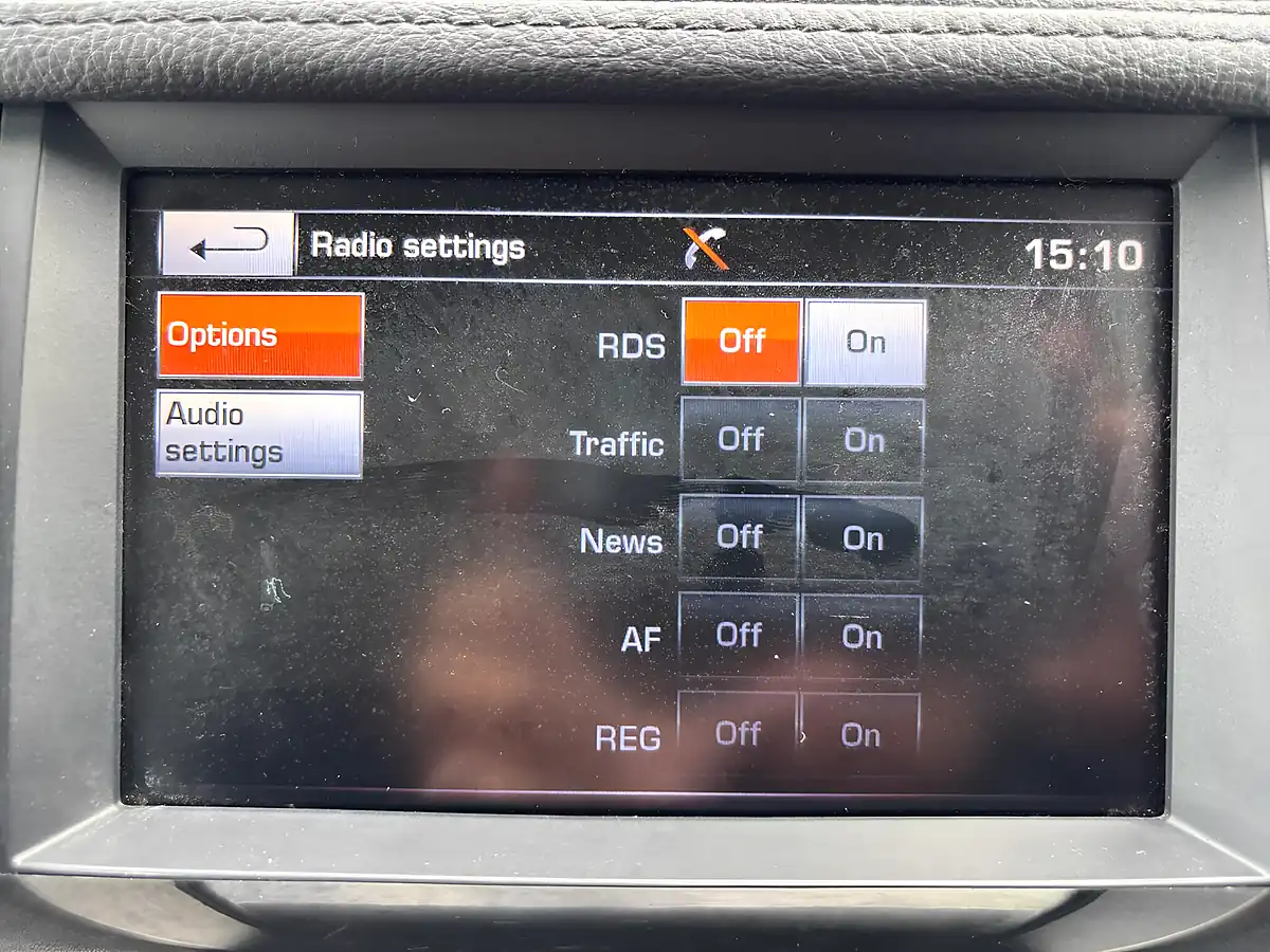 Used 2017 Land Rover Discovery 4 Graphite White - Interior and Exterior details 16