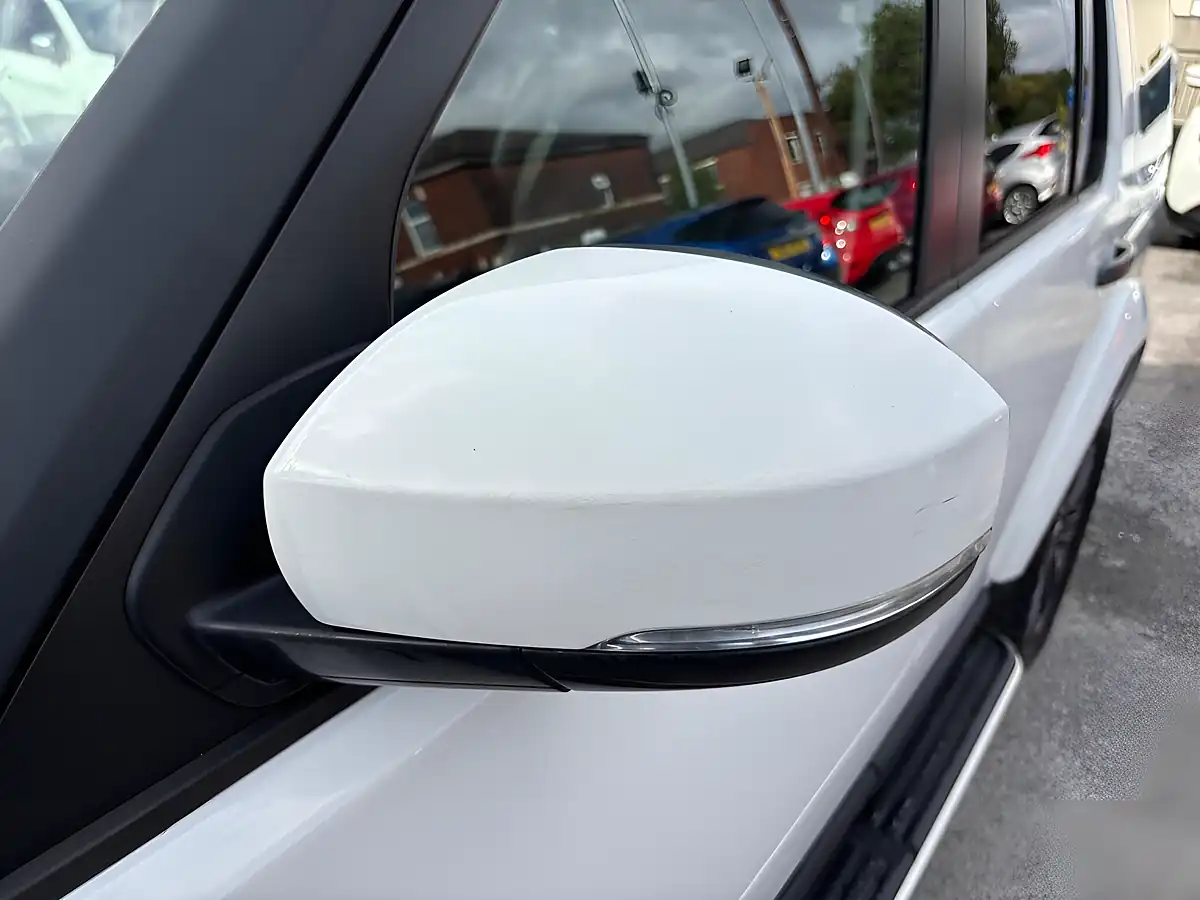 Used 2017 Land Rover Discovery 4 Graphite White - Interior and Exterior details 18