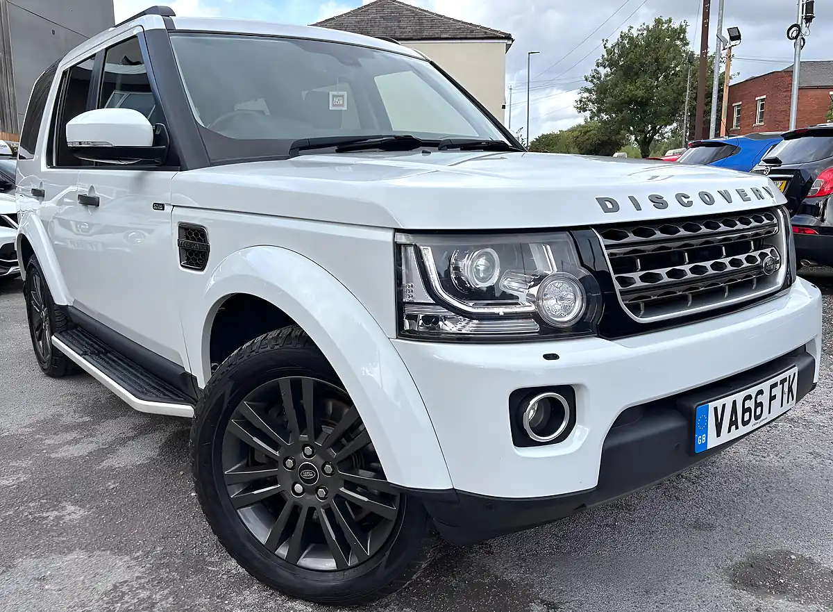 Used 2017 Land Rover Discovery 4 Graphite White - Interior and Exterior details 2