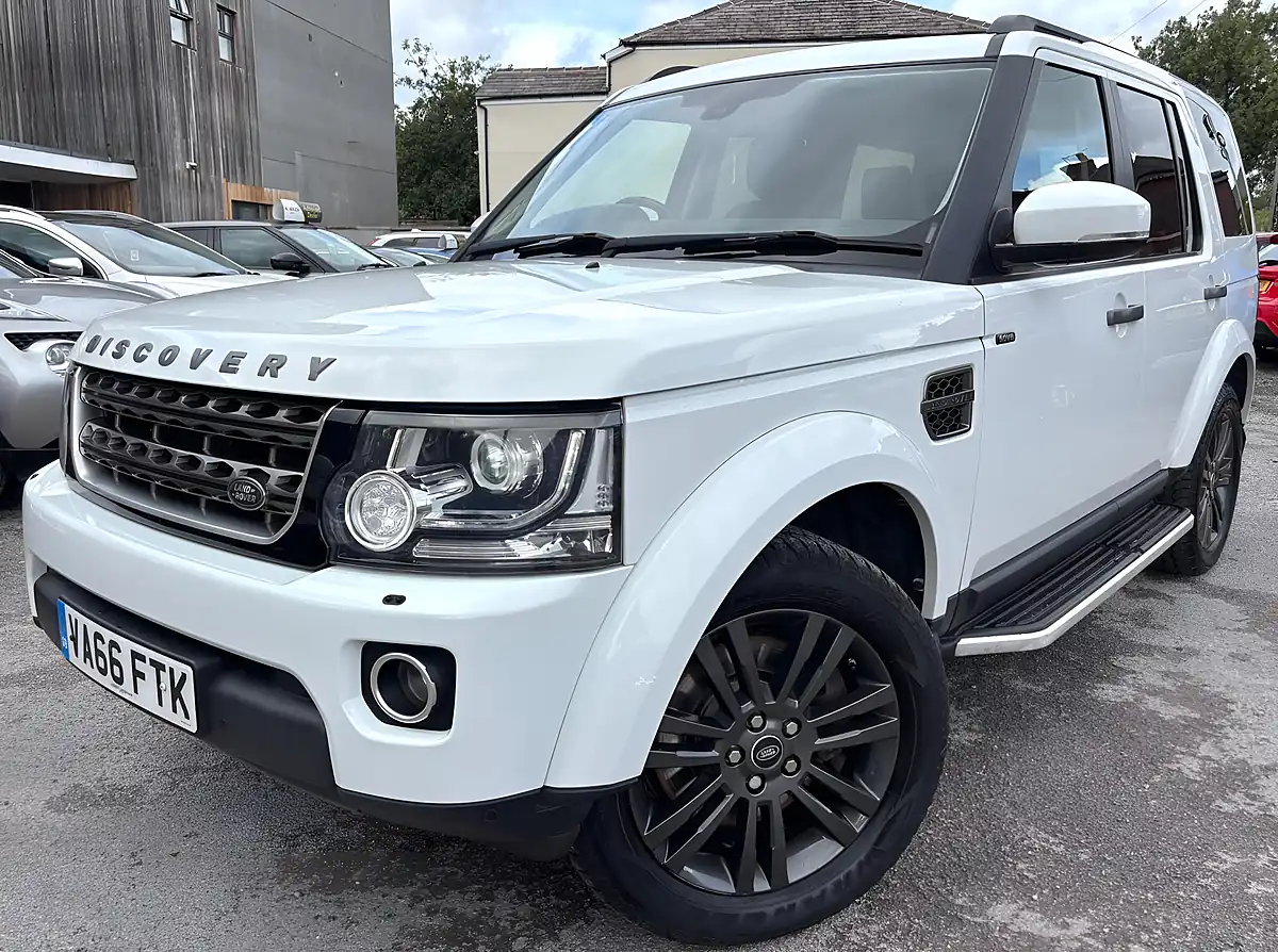Used 2017 Land Rover Discovery 4 Graphite White - Interior and Exterior details 4