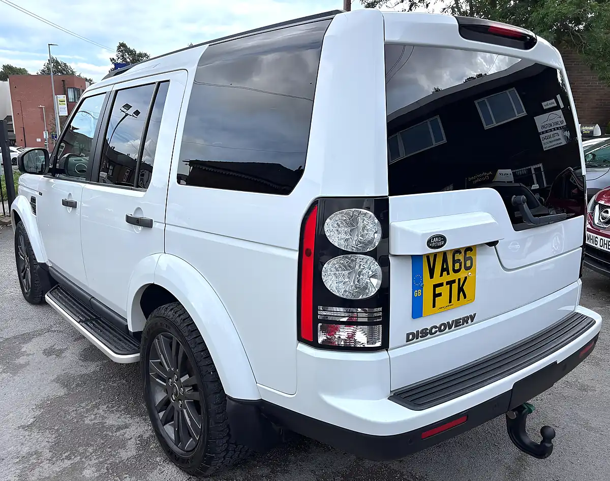Used 2017 Land Rover Discovery 4 Graphite White - Interior and Exterior details 6