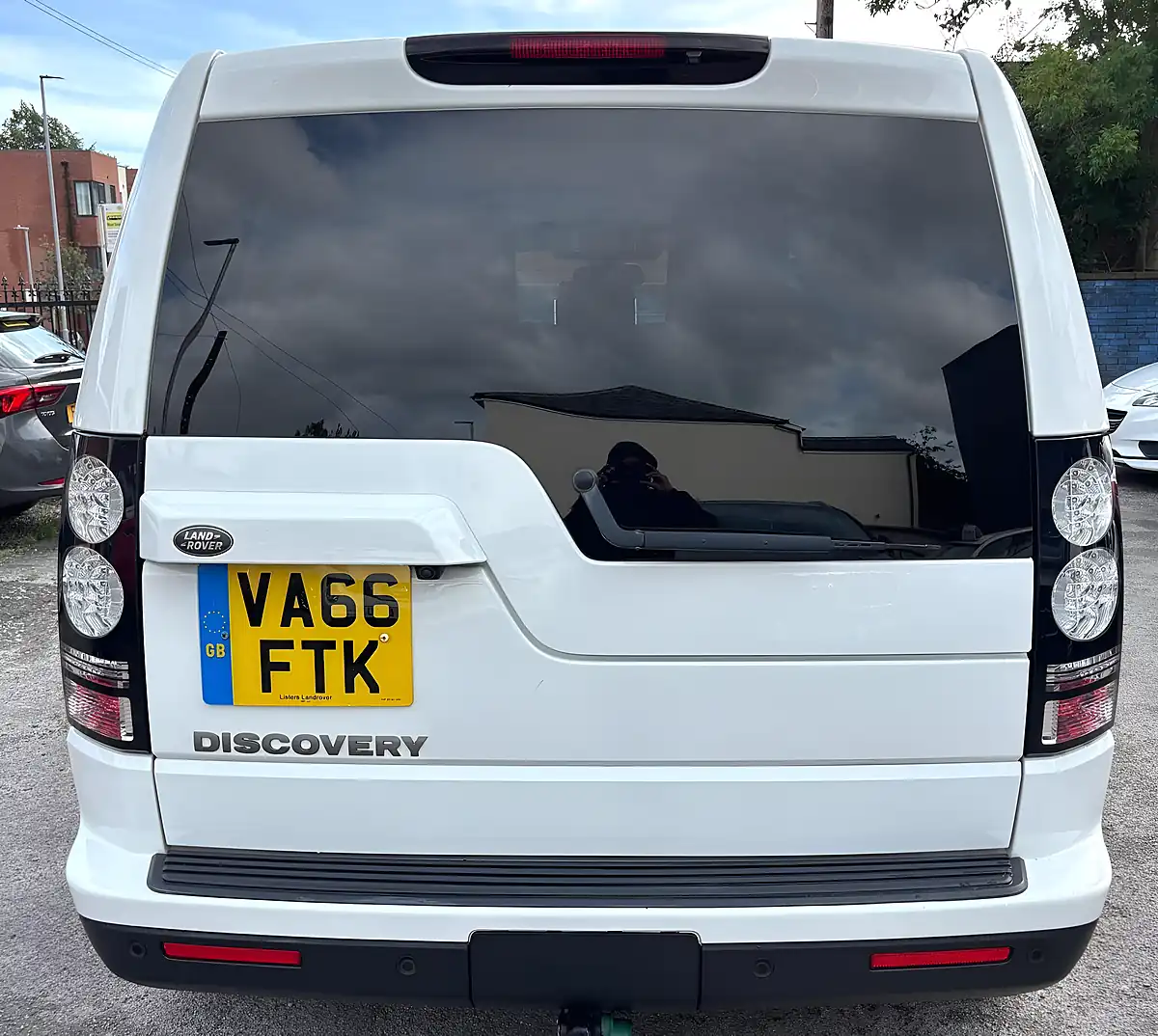 Used 2017 Land Rover Discovery 4 Graphite White - Interior and Exterior details 7