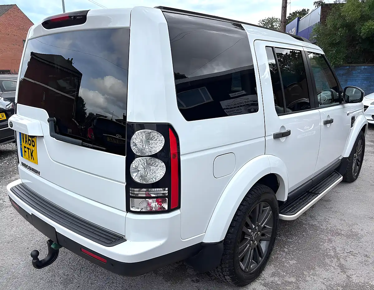 Used 2017 Land Rover Discovery 4 Graphite White - Interior and Exterior details 8