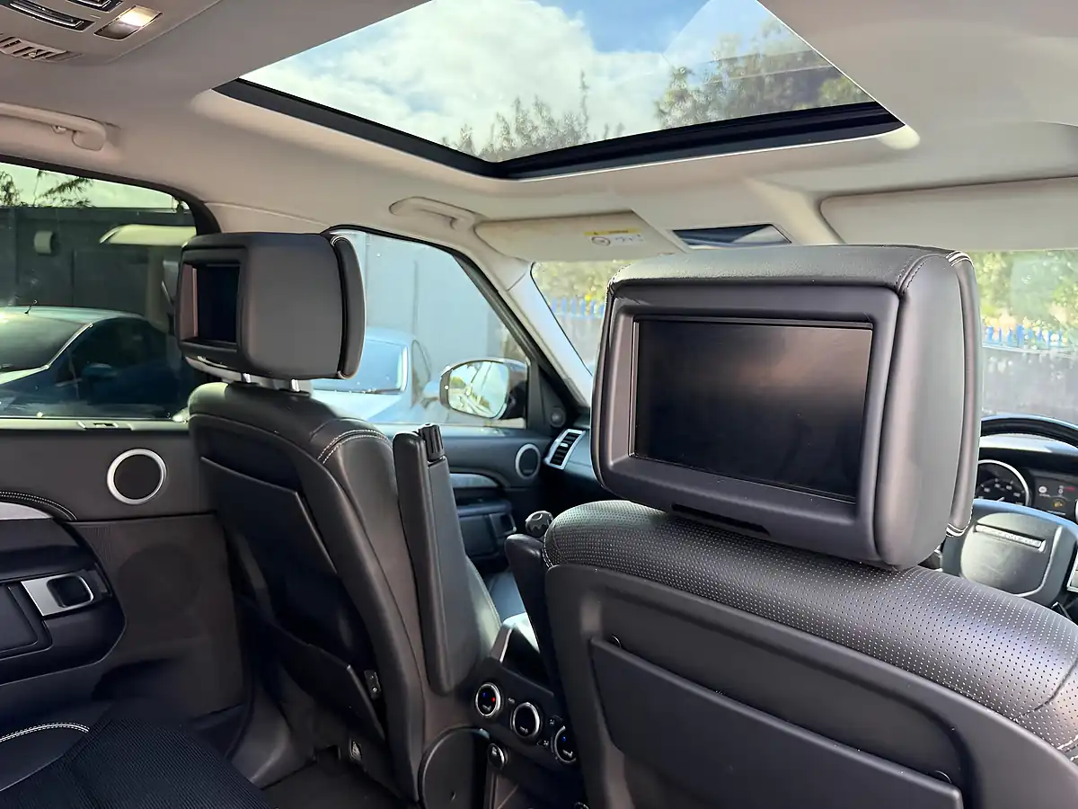 Used 2017 Land Rover Discovery First Edition Black - Interior and Exterior details 11