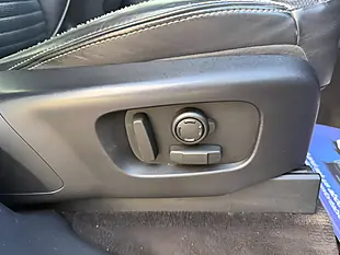 Used 2017 Land Rover Discovery First Edition Black - Interior and Exterior details 12