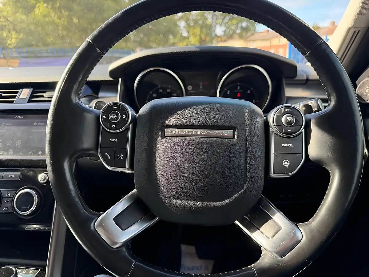 Used 2017 Land Rover Discovery First Edition Black - Interior and Exterior details 14