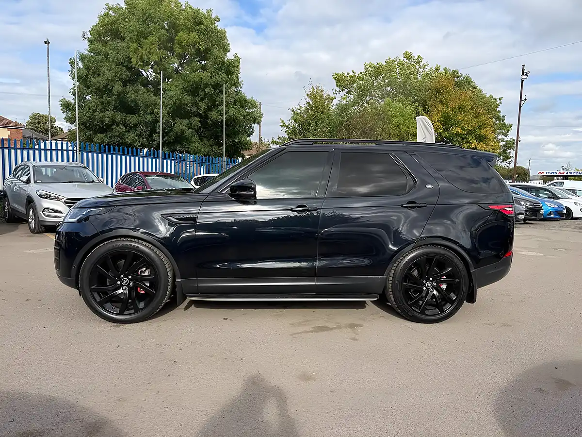 Used 2017 Land Rover Discovery First Edition Black - Interior and Exterior details 3