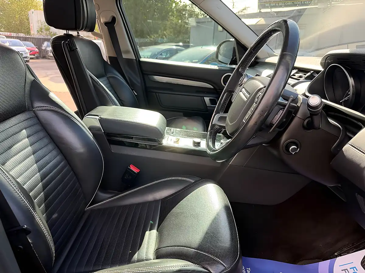 Used 2017 Land Rover Discovery First Edition Black - Interior and Exterior details 7