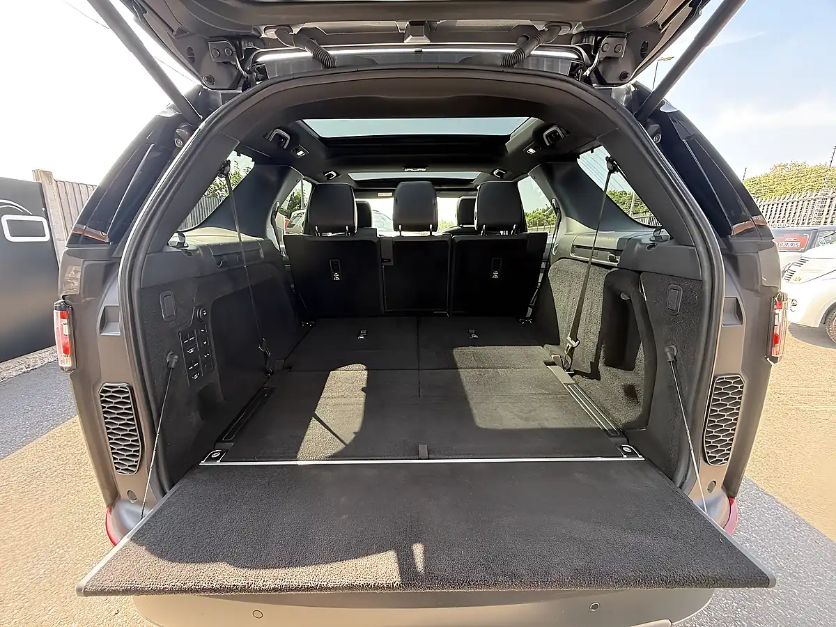 Used 2017 Land Rover Discovery Hse Ammonite Grey - Interior and Exterior details 16