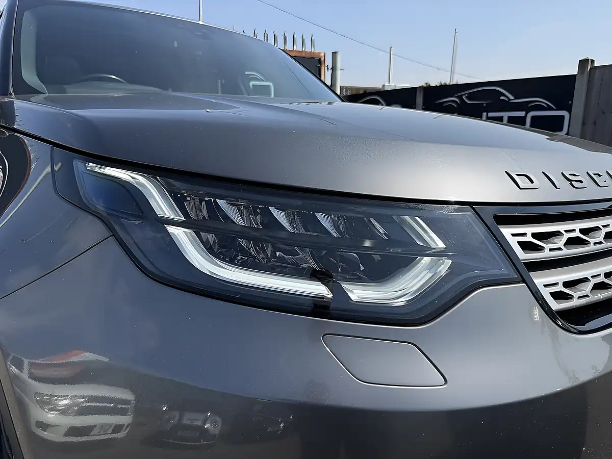 Used 2017 Land Rover Discovery Hse Ammonite Grey - Interior and Exterior details 2