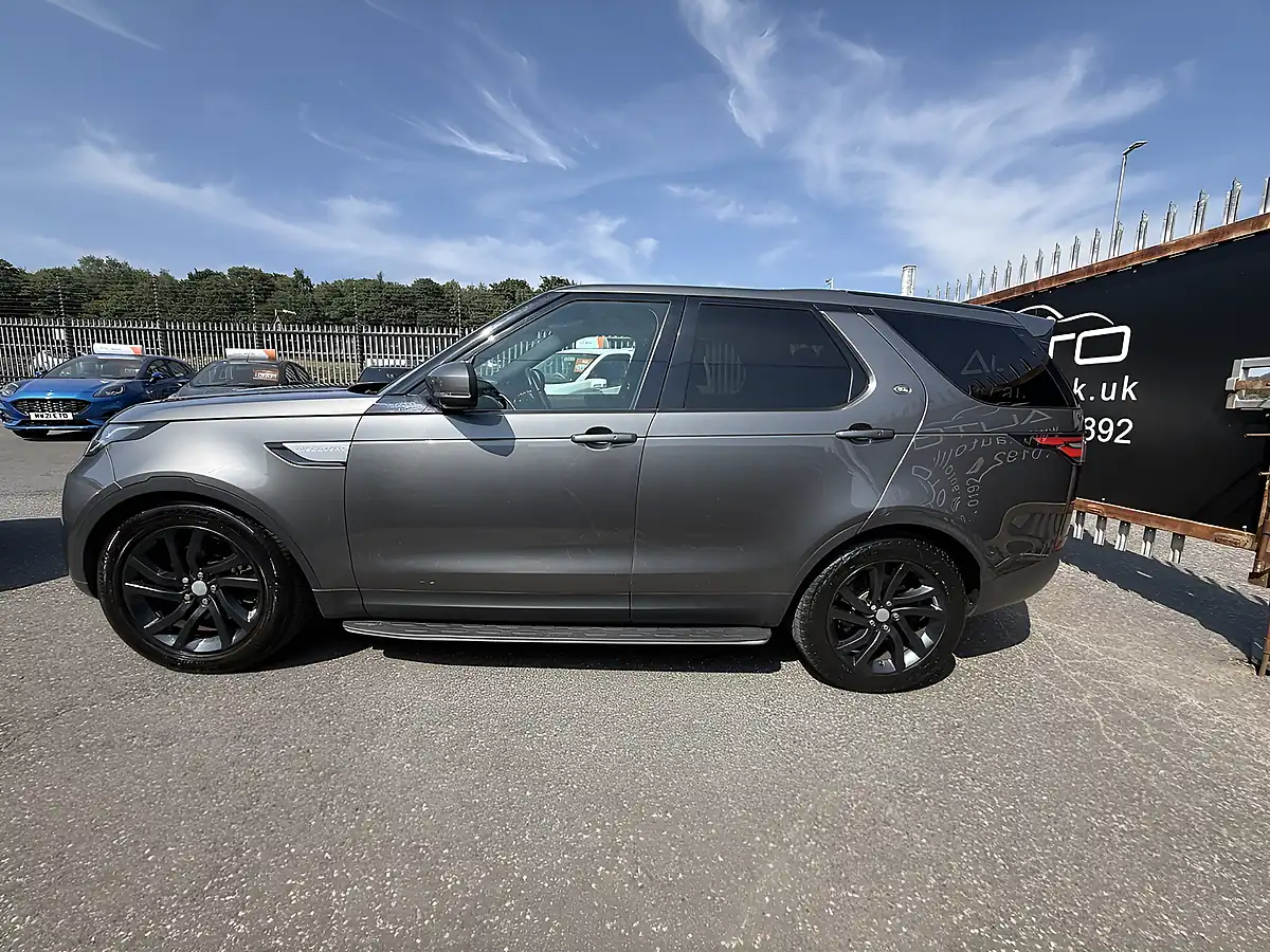 Used 2017 Land Rover Discovery Hse Ammonite Grey - Interior and Exterior details 5