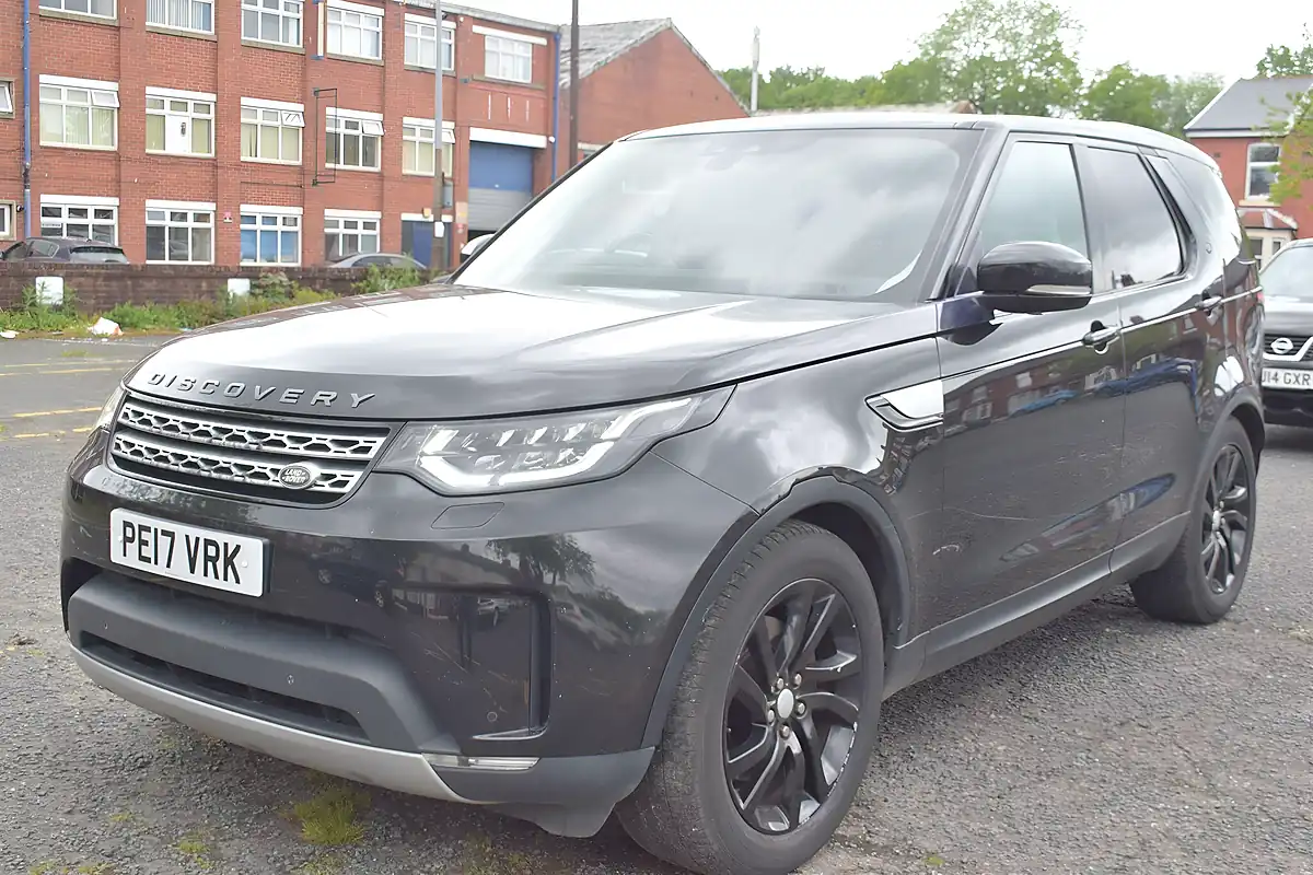 Used 2017 Land Rover Discovery Hse Black - Interior and Exterior details 12