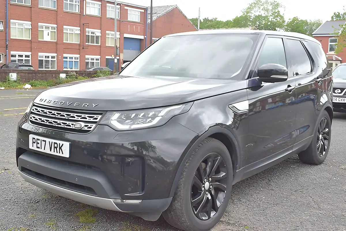 Used 2017 Land Rover Discovery Hse Black - Interior and Exterior details 13