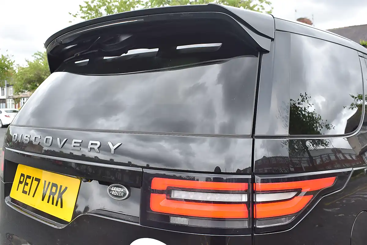 Used 2017 Land Rover Discovery Hse Black - Interior and Exterior details 14