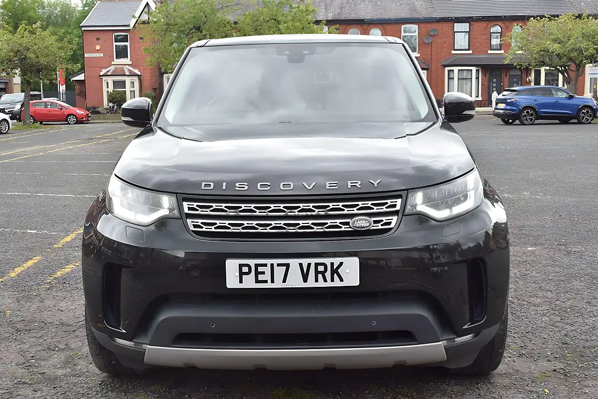Used 2017 Land Rover Discovery Hse Black - Interior and Exterior details 16