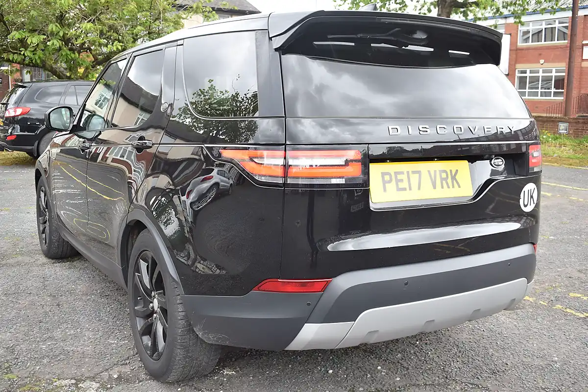 Used 2017 Land Rover Discovery Hse Black - Interior and Exterior details 18